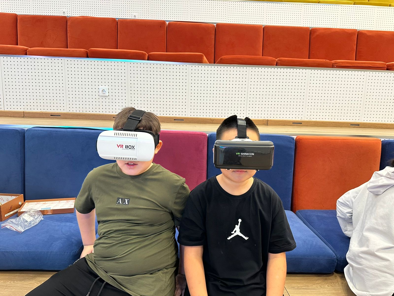Дети участников СВО при помощи VR-очков побывали на Ленских столбах