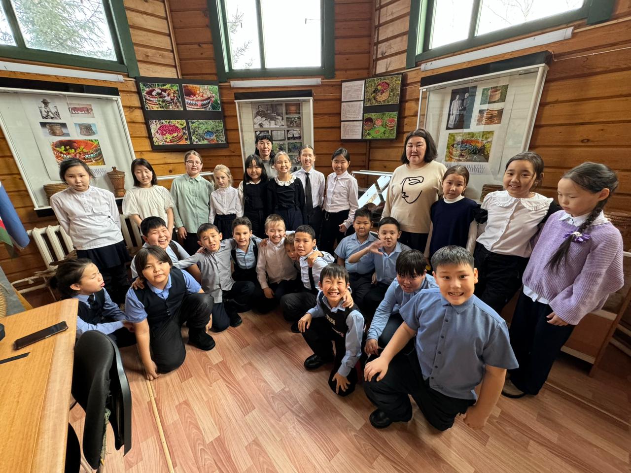 В визит-центре "Ленские столбы" прошел увлекательный экологический урок для школьников, посвященный Дню вторичной переработки