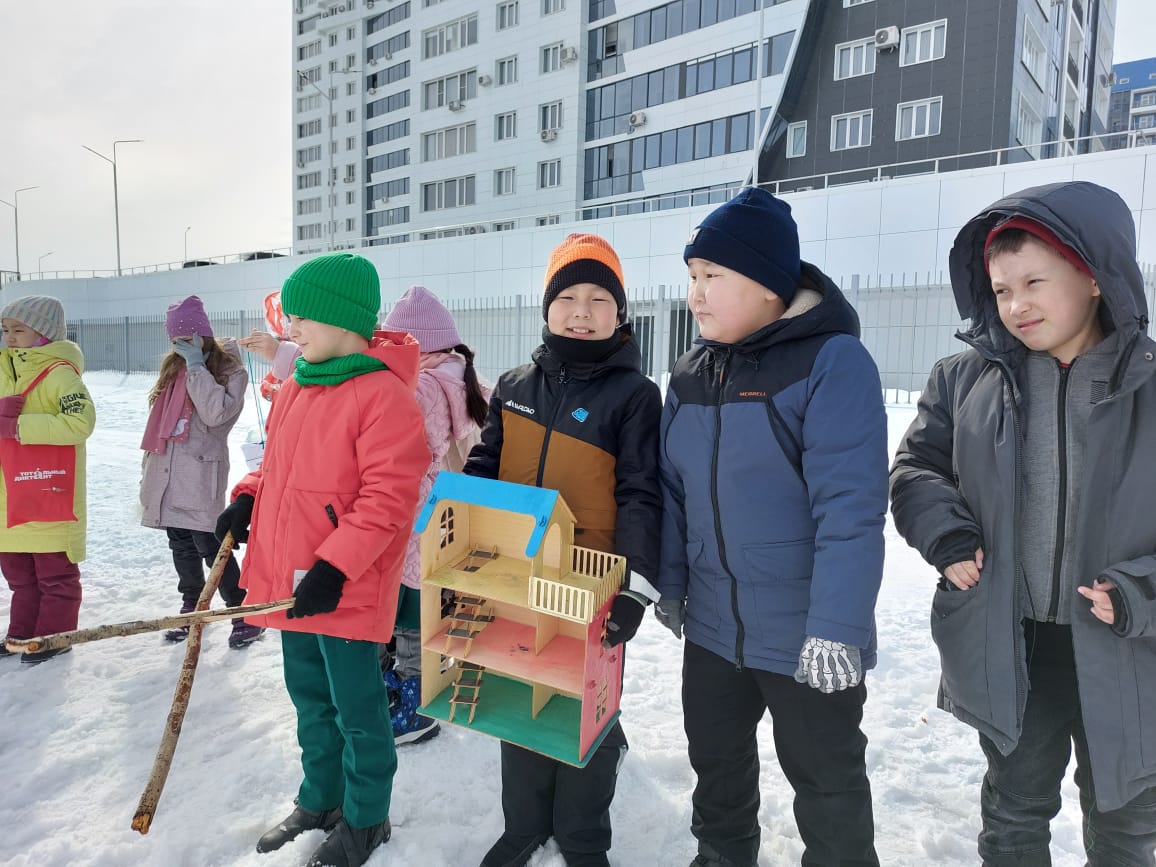 Второклассники города Якутска приняли участие в экологической акции «Покормите птиц»