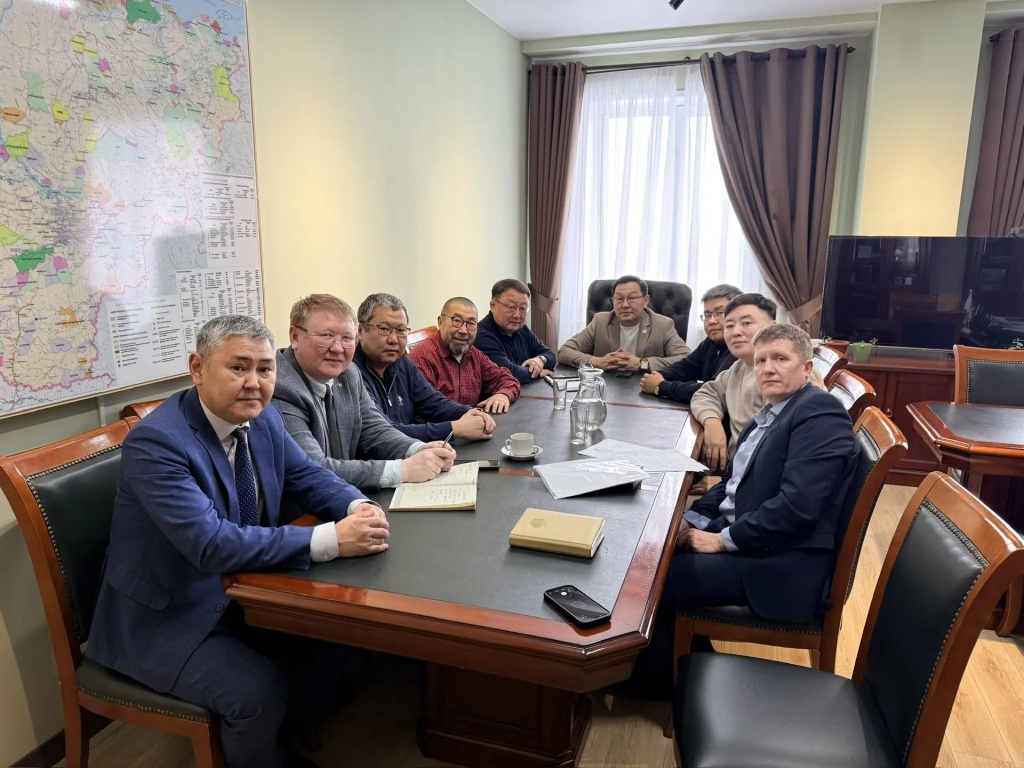 photo_5357335110757323941_w (1).jpg