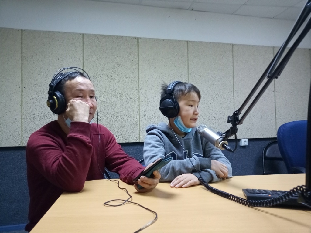 Радомир Федоров в прямом эфире якутского радио.jpg